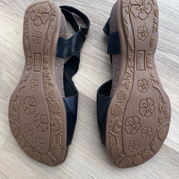 Propet Black Sandals leather Open Toe 8WW 4E NWOT - Picture 3 of 15